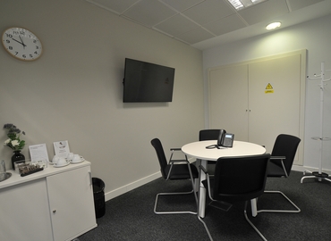 Alquile sala de reuniones fiable en Madrid Centro 45 m², Camino Fuente de la Mora 9 - 14 | MatchOffice.es