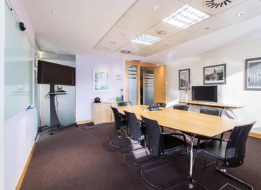 Reserve sala de juntas acogedora en Madrid Centro 300 m², Paseo de Castellana 141 - 20 | MatchOffice.es