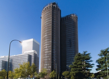 Alquile sala de juntas acogedora en Madrid Centro 300 m², Paseo de la Castellana 95 - 15º - 34 | MatchOffice.es