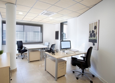 Reserve sala de reuniones equipada en Málaga 300 m², Plaza de la Solidaridad 12 - 10 | MatchOffice.es