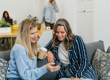 Observe oficinas de coworking en Almería 50 m², Plaza de la Administración Vieja 1 - 3 | MatchOffice.es