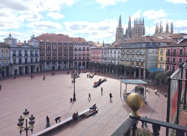 Explore oficinas de coworking en Burgos 75 m², Plaza Mayor 22 - 3 | MatchOffice.es