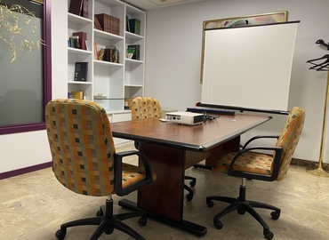 Alquile sala de conferencias en Burgos 50 m², Calle Entremercados 8 - 4 | MatchOffice.es