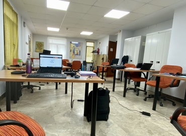Alquile sala de reuniones en Burgos 50 m², Calle Entremercados 8 - 14 | MatchOffice.es