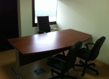 Reserve sala de reuniones equipada en Madrid Centro 35 m², Calle de LLANOS DE JEREZ 22 BIS - 12 | MatchOffice.es