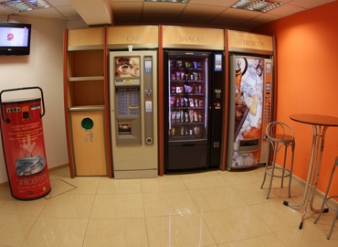 Alquile sala de juntas acogedora en Madrid Centro 40 m², Paseo de la Habana 9-11 - 14 | MatchOffice