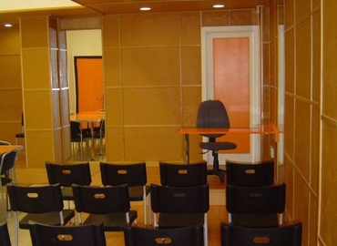 Alquile sala de reuniones equipada en Burgos 42 m², Calle Juan de Ayolas 49 - 10 | MatchOffice.es