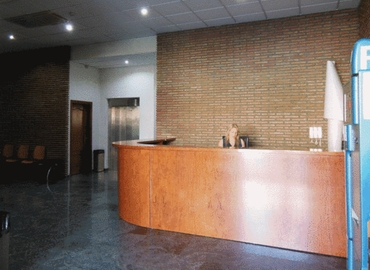 Reserve sala de reuniones acogedora en Málaga 40 m², Calle Bodegueros 21 - 7 | MatchOffice.es