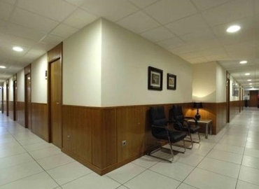 Reserve sala de juntas acogedora en Villanueva de la Cañada 50 m², Calle Valle del Roncal - 7 | MatchOffice