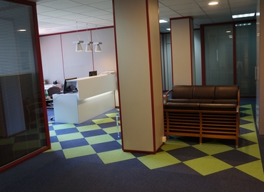 Alquile sala de conferencias fiable en Bilbao 16 m², Venezuela Plaza 1 - 8 | MatchOffice.es