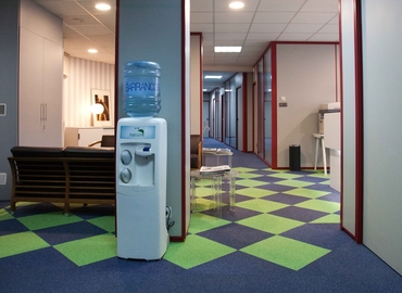 Alquile sala de reuniones acogedora en Bilbao 16 m², Venezuela Plaza 1 - 10 | MatchOffice