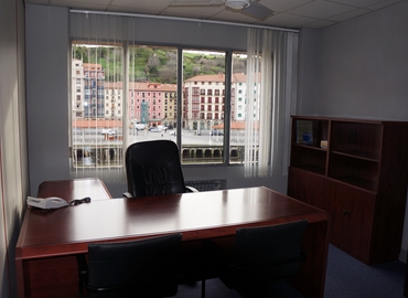 Reserve sala de reuniones acogedora en Bilbao 16 m², Venezuela Plaza 1 - 15 | MatchOffice