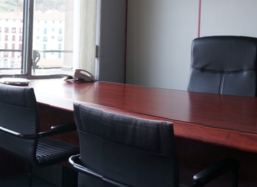 Reserve sala de reuniones equipada en Bilbao 16 m², Venezuela Plaza 1 - 18 | MatchOffice