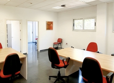 Parque empresarial en alquiler en Sevilla 19 m², Avenida Montequinto - 2 | MatchOffice.es