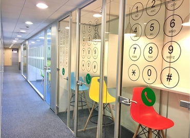 Reserve sala de juntas fiable en Madrid Centro 50 m², Paseo de la Castellana 135 - 5 | MatchOffice.es