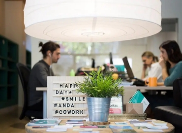 Explore oficinas compartidas en Granada 40 m², Avenida de Andalucía - 4 | MatchOffice.es