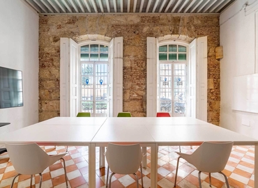 Explore oficinas temporales en Almería 50 m², Plaza de la Administración Vieja 1 - 4 | MatchOffice.es