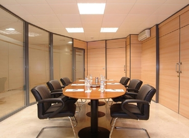 Alquile sala de juntas equipada en Málaga 35 m², Calle Palma del Río - 8 | MatchOffice.es