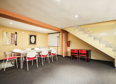 Reserve sala de conferencias acogedora en Madrid Centro 30 m², Calle López de Aranda 35 - 22 | MatchOffice