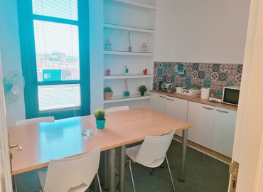 Alquile coworking en Sevilla 40 m², Calle Luis Fuentes Bejarano - 8 | MatchOffice.es
