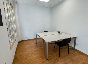 Parque empresarial disponible para alquilar en València 400 m², C/ del Convent de Sta. Clara - 2 | MatchOffice.es