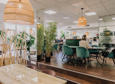 256 m² Serviced office in Marbella, Local 1-2 (29670) - 1 | MatchOffice.com