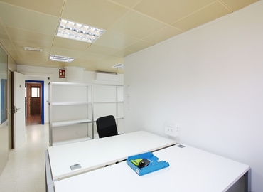 12 m² Shared office  in Alicante, Rambla de Méndez Núñez 28 (03002) - 3 | MatchOffice.com