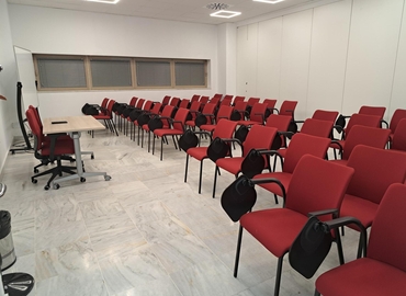 Reserve sala de juntas en Sevilla 50 m², Avenida San Francisco Javier - 5 | MatchOffice.es