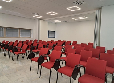 Reserve sala de juntas en Sevilla 50 m², Avenida San Francisco Javier - 6 | MatchOffice.es