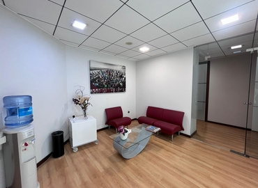 500 m² Business center in Valencia, Carrer Cirilo Amorós 51 (46004) - 1 | MatchOffice.com
