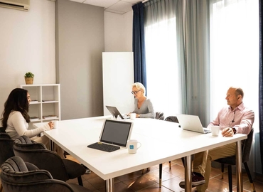 Elija sala de juntas fiable en Málaga 30 m², Calle Romería del Rocío 6 - 11 | MatchOffice