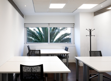 Explore coworking en Madrid Tetuán 3000 m², Avenida de Brasil 29 - 10 | MatchOffice.es