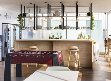 Centros de negocio disponible para alquilar en Mataró 700 m², Avinguda Cabrera - 1 | MatchOffice.es