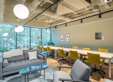 Explore oficinas compartidas en Madrid Centro 3498 m², Calle de Francisco Silvela 42 - 8 | MatchOffice.es
