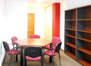 20 m² Conference center in Leon, Sala de Reuniones.C/ Alférez Provisional 2 (24001) - 3 | MatchOffice.com