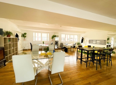 Explore oficinas de coworking en Alcobendas 160 m², Avenida de Valdelaparra 63 - 4 | MatchOffice