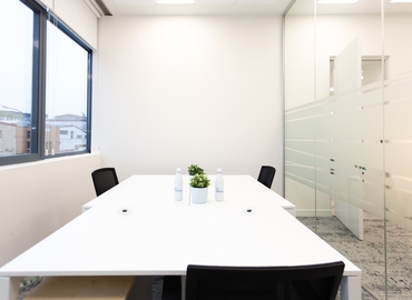 Explore coworking en Madrid Hortaleza 10 m², Calle Valgrande - 2 | MatchOffice