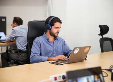 40 m² Shared workspace  in Eixample, Plaça del Doctor Letamendi 7 (08007) - 1 | MatchOffice