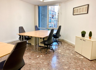 Oficina comercial disponible para alquilar en Eixample 40 m², Plaça del Doctor Letamendi 1 - 4 | MatchOffice.es