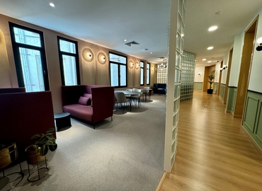 Reserve sala de juntas en Madrid Centro 40 m², Calle Gran Vía 6 - 12 | MatchOffice.es