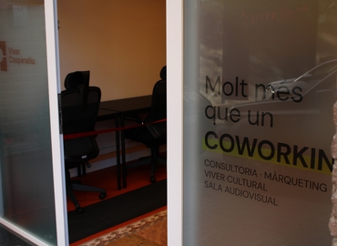 Explore oficinas compartidas en Nou Barris 120 m², Carrer del Doctor Pi i Molist 65 - 5 | MatchOffice.es