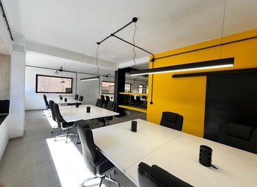 Explore coworking en València 200 m², Plaça de Vicent Iborra 8 - 2 | MatchOffice