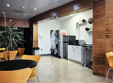Reserve sala de conferencias en Sevilla , Calle Charles Darwin S/N - 5 | MatchOffice.es