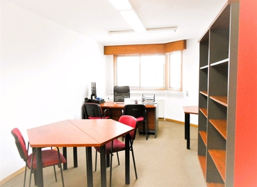 Oficina comercial disponible para alquilar en León 40 m², Calle Alférez Provisional 2 - 9 | MatchOffice