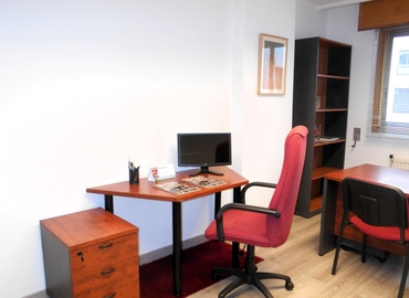 Oficina comercial disponible para alquilar en León 40 m², Calle Alférez Provisional 2 - 16 | MatchOffice