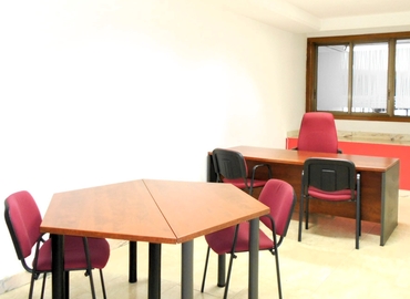 Despacho en alquiler en León 40 m², Calle Alférez Provisional 2 - 18 | MatchOffice.es