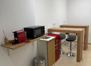 Explore oficinas de coworking en A Coruña 14 m², Rúa Agrelo 4 - 35 | MatchOffice.es