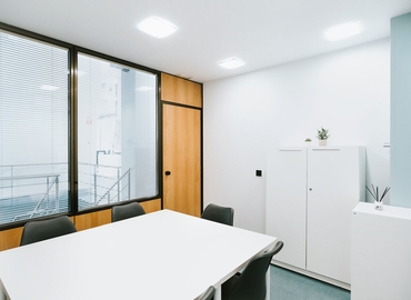 Alquile oficinas de coworking en Madrid Ciudad Lineal 10 m², Travesía de Jose Arcones Gil 3 - 0 | MatchOffice