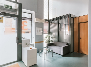 Explore oficinas de coworking en Madrid Ciudad Lineal 10 m², Travesía de Jose Arcones Gil 3 - 3 | MatchOffice