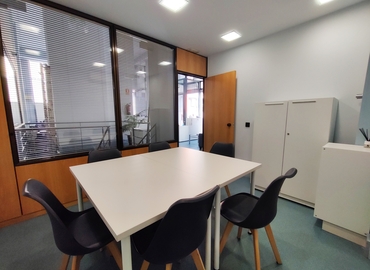 Explore oficinas compartidas en Madrid Ciudad Lineal 10 m², Travesía de Jose Arcones Gil 3 - 1 | MatchOffice.es